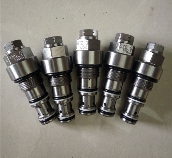 避免小松挖掘機(jī)配件故障讓你一目了然